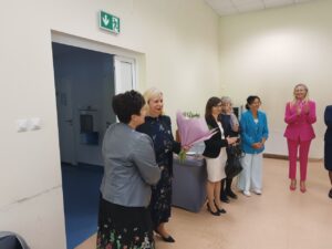 Złożenie życzeń i gratulacji przez Panią Przewodniczącą ORPiP Mgr Mirosławę Olejniczak na ręcę Pani Prodziekan OPiP Prof. Ewy Borowiak