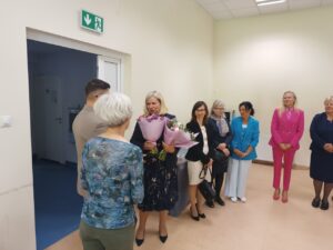 Złożenie życzeń i gratulacji przez Pana Przewodniczącego OŁ PTP na ręcę Pani Prodziekan OPiP Prof. Ewy Borowiak